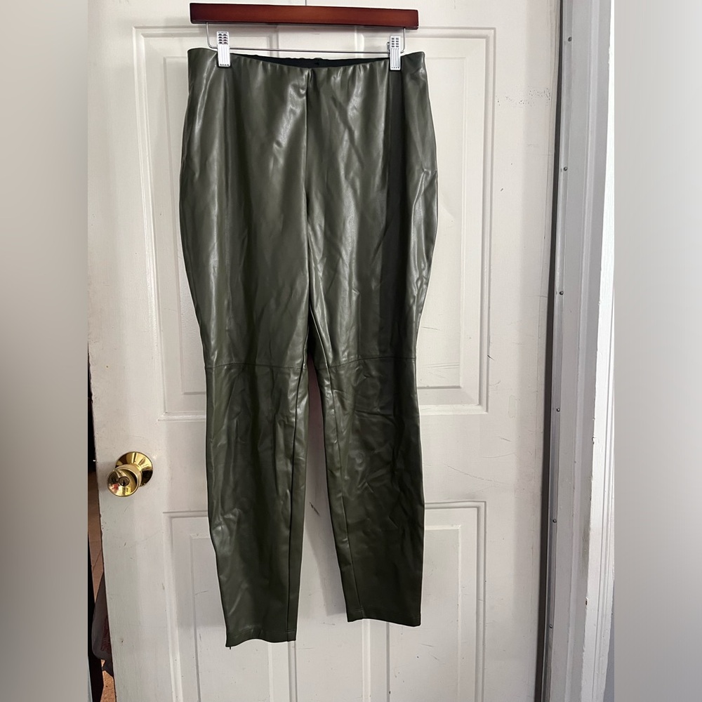 Lisa Rinna pants